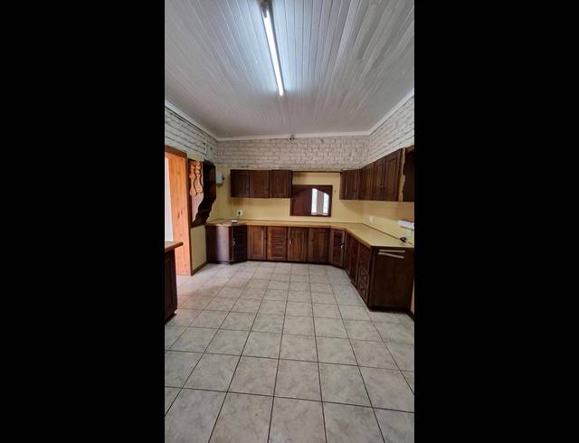 5 BEDROOM HOUSE FOR SALE IN MEYERHOF